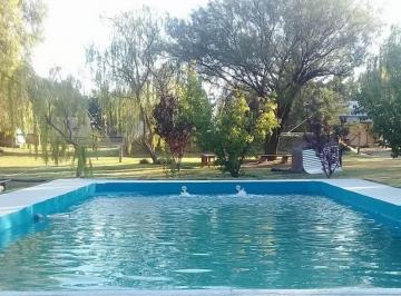Edificio · 22000m² · Hermoso Complejo de 22.000 m con Cinco Cabañas