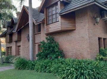 Casa de 7 ambientes, Berazategui · Importante Casa en El Country Club El Carmen