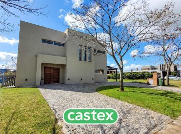 Casa · 161m² · 4 Ambientes · Casa en Venta en El Barrio Vistas de Puertos, Escobar