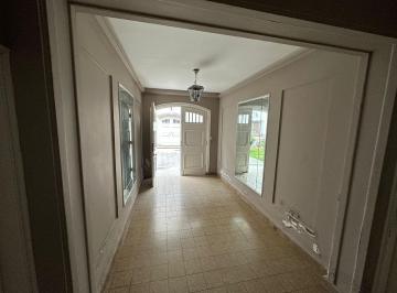 Departamento · 80m² · 3 Ambientes · 1er Piso de Escalera. 2 Dorm.