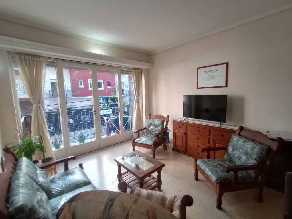 Piso 1 al frente, 4 amb, 107m² con balcón — Terminal Vieja