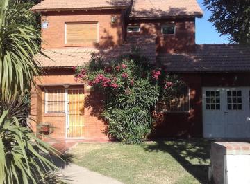 Casa de 9 ambientes, Neuquén · En Venta: Dúplex en Barrio Jardines del Rey