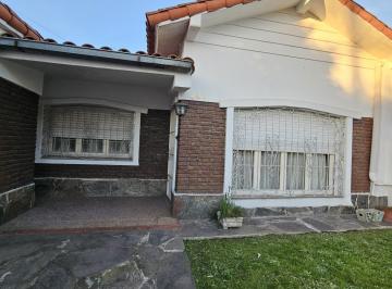 Casa · 145m² · 4 Ambientes · 1 Cochera · Casa 4 Ambientes - Moron Venta o Permuta