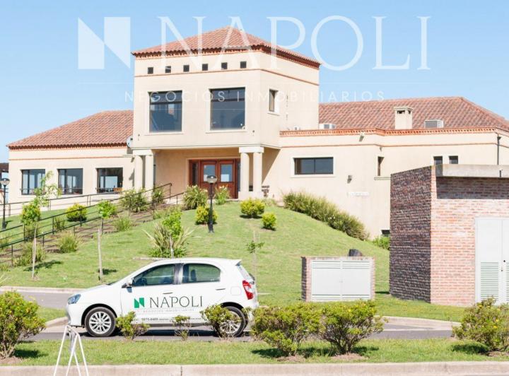Terreno · 718m²