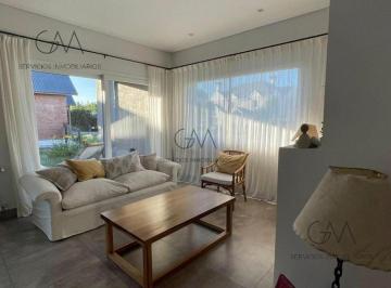 Casa · 171m² · 4 Ambientes · Casa en Alquiler Temporario Barrio Privado Rumenco