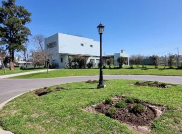 Casa de 4 ambientes, Pilar · Casa en Barrio Santa Guadalupe - Pilar del Este - Pilar