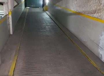 Garage , Belgrano · Cochera. Edificio Familiar. - Excelente Ubicacion y Acceso