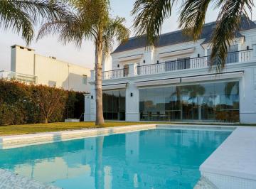 Casa · 287m² · 6 Ambientes · 2 Cocheras · Confortable Casa Estilo Francés - Los Lagos