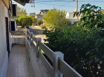 Casa de 3 ambientes, Tres de Febrero · Chalet 3 Amb. con Amplia Cochera + Local + Galpón
