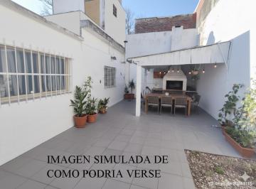 Casa · 70m² · 3 Ambientes · Lote de 10x15 - Potencial de Ampliación A1 Cuadra de Av Mitre