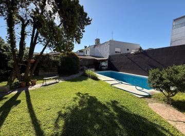 Casa · 280m² · 5 Ambientes · 3 Cocheras · Chalet Familiar | Piscina, Quincho y Jardín | 3 Dorm Suite