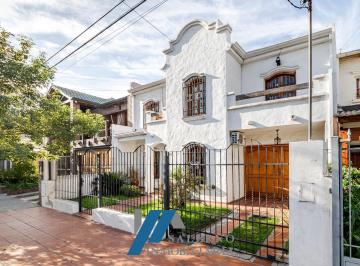 Casa · 251m² · 8 Ambientes · 2 Cocheras · Hermosa Casa en Venta B° Villa Argentina