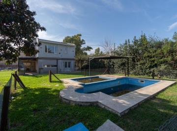 Casa · 130m² · 4 Ambientes · Casa 4 Amb Venta Pontevedra con Pileta y Jardín