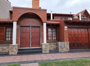 FRENTE · Hermoso Chalet en Venta en Alto Dorrego