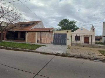 Casa · 70m² · 3 Ambientes · 1 Cochera · Casa Chalet en Venta en Lomas de Zamora, G. B. a. Zona Sur, Argentina