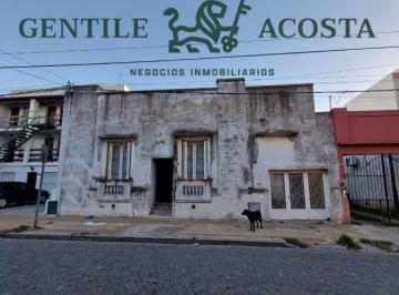 Casa · 216m² · 7 Ambientes · 1 Cochera · Casa en Venta de 4 Dorm. C/ Cochera en Tandil