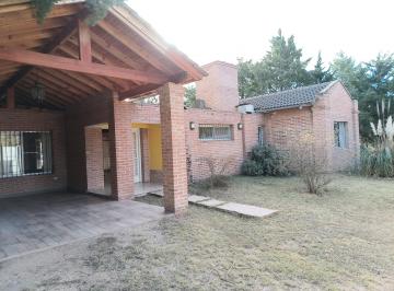 Frente chalet · Chalet 3 Dorm con Amplio Parque y Vista a Las Sierras