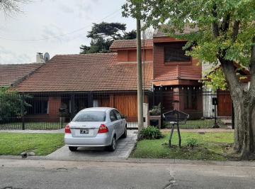Casa · 160m² · 4 Ambientes · 2 Cocheras · Casa 4 Ambientes Parque Luro Quincho Jardin