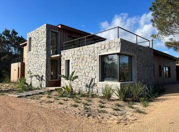 Casa · 310m² · 5 Ambientes · 3 Cocheras · Espectacular en Laguna Escondida a Estrenar, 4 Suites!