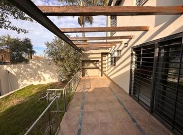 Casa · 220m² · 4 Ambientes · 4 Cocheras · Casa en Alquiler Villa Belgrano 3 Dorm.