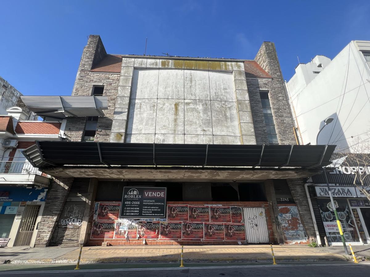 Propiedad comercial en el centro de la calle 12 de Octubre, ex cine Normandie, 1102m²