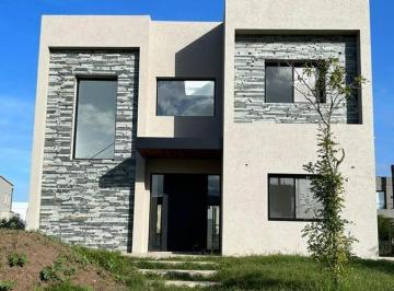 Casa · 190m² · 5 Ambientes · 2 Cocheras · Casa Chalet en Venta en Puertos, Escobar, G. B. a. Zona Norte