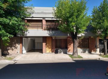 Casa · 171m² · 6 Ambientes · 1 Cochera · Casa en Venta, Seis Ambientes en Lujan Centro.