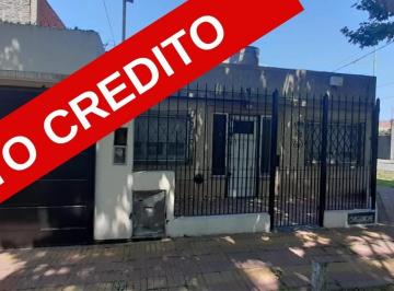 Casa · 90m² · 3 Ambientes · 1 Cochera · Casa de 3 Amb. con Cochera Apta a Credito Nuevo Precio