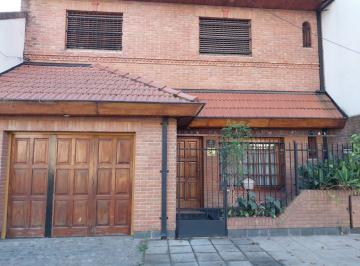 Casa · 168m² · 4 Ambientes · 1 Cochera · Chalet 4 Ambientes con Garaje y Parque Libre