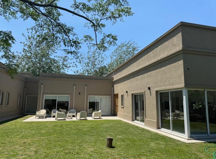 Casa · 170m² · 4 Ambientes · 2 Cocheras