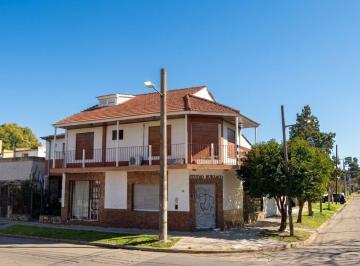 Casa de 9 ambientes, Almirante Brown · Excelente Inmueble Multiparcelario - Casa, 2 Deptos y Local - Burzaco