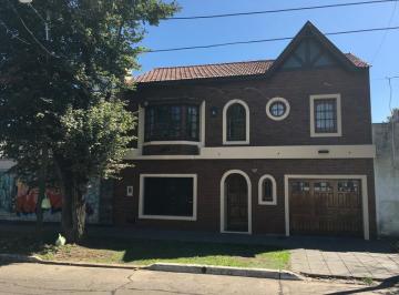 Casa · 150m² · 3 Dormitorios · 1 Cochera · Casa en Lomas de Zamora Oeste