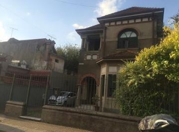 Casa · 250m² · 3 Dormitorios · 3 Cocheras · Casa en Banfield Este