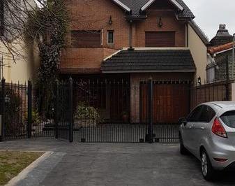 Casa · 290m² · 6 Ambientes · Casa - Banfield Oeste