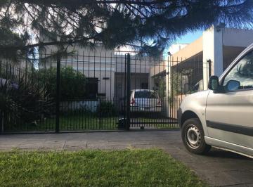 Casa · 90m² · 4 Ambientes · Casa - Temperley Este