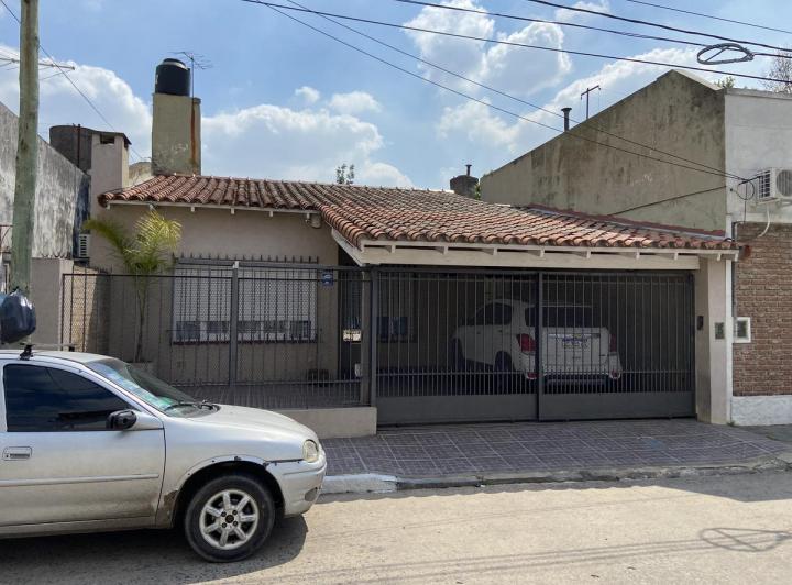 Casa · 165m² · 5 Dormitorios · 2 Cocheras