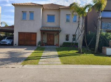 Casa · 280m² · 4 Dormitorios · 2 Cocheras · Casa - Adrogue