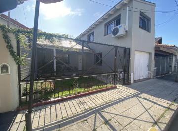 Casa · 203m² · 5 Ambientes · 1 Cochera · Casa - Temperley Oeste