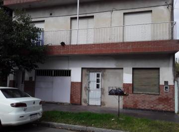 Casa · 80m² · 5 Ambientes · 2 Cocheras · Casa en Isidro Casanova