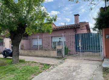 Casa de 3 ambientes, Lomas de Zamora · Casa a Refaccionar en Temperley - Dos Dorm. - Jardin - Consultenos.