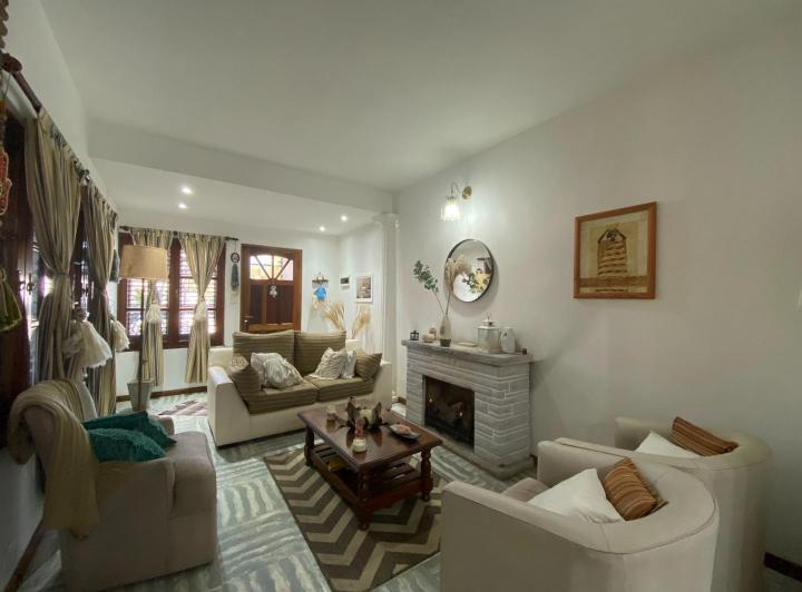 Casa · 305m² · 5 Ambientes · 2 Cocheras