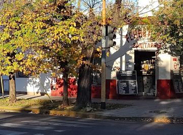 Local comercial · 105m² · 3 Ambientes · Vende Local con Vivienda Excelente Ubicacion - Oportunidad