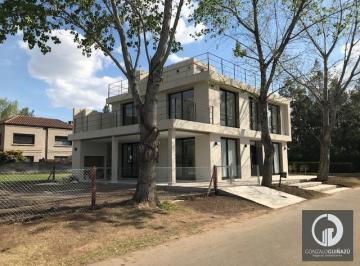 Casa · 240m² · 7 Ambientes · Casa 4 Dorm. a Estrenar en Venta Fisherton Country Los Pasos 1 Barrio Privado Pileta