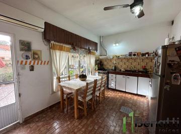 PH · 86m² · 4 Ambientes · 1 Cochera · PH 4 Ambientes con Garaje y Patio en Venta. San Justo