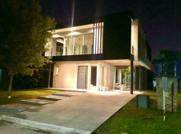 Casa de 5 ambientes, Berazategui · Casa - Alquiler Temporal /venta - 5 Ambientes C/piscina - Altos de Hudson 2