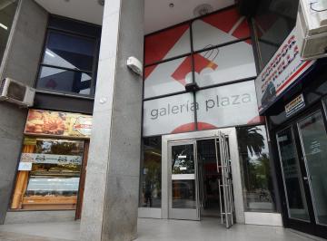 Local comercial de 1 ambiente, Bahía Blanca · Local Galeria Plaza, Alquila
