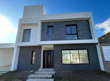 Casa · 190ha · 6 Ambientes · 1 Cochera · "Espectacular Casa a Estrenar de 3 Dorm. en Comarcas de Allende, Villa Allende"