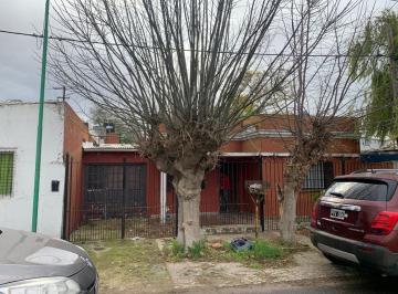 Casa · 85m² · 4 Ambientes · 2 Cocheras · Casa en Venta en Block con Depto