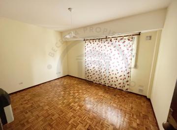 Departamento de 2 ambientes, Abasto · Abasto: Depto de 2 Ambientes Al Lateral en Venta!
