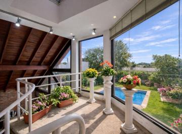 Casa de 4 ambientes, La Matanza · Casi 1.000 m² de Terreno Urbano Propio | Doble Lote | Casa, Parque y Piscina Exclusiva Ubicacion
